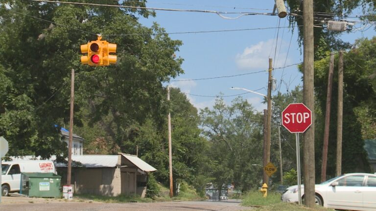 What Does A Flashing Red Light At An Intersection Mean