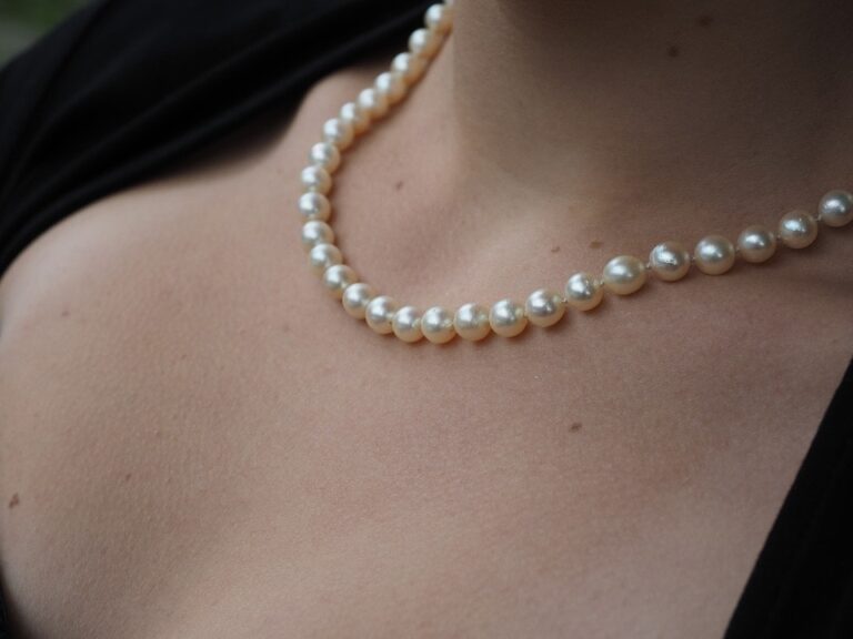What Is A Pearl Necklace Mean