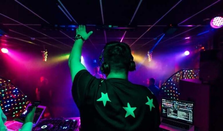 What Does A Dj Set Mean