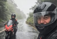 What Does It Mean When A Motorcycle Taps His Helmet