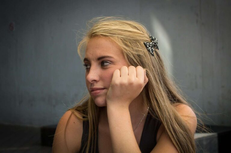 What Does It Mean When A Guy Rubs Your Thigh