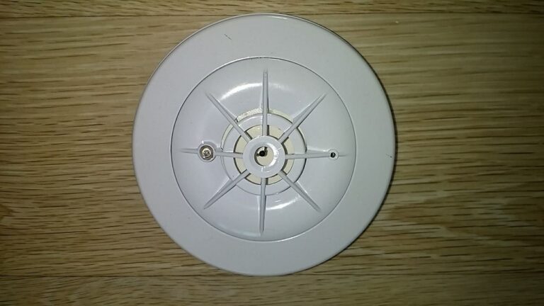 What Does Red Light On Smoke Detector Mean