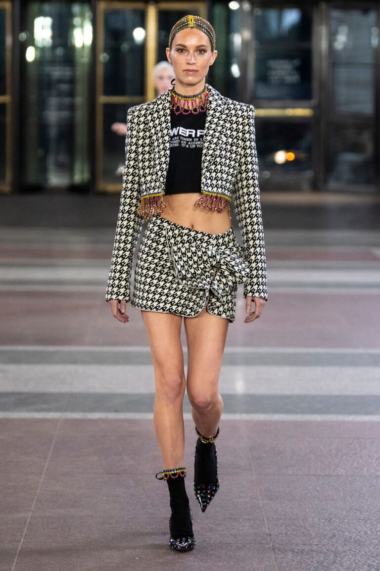 What Does Low Rise Pants Mean