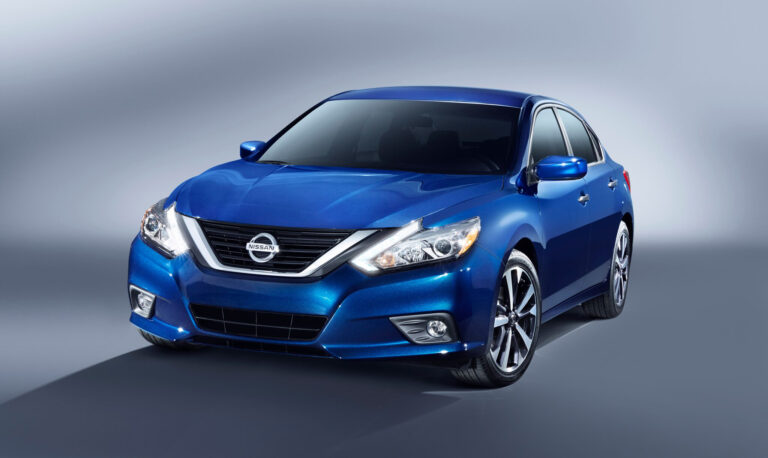 What Does Nissan Altima Sr Mean