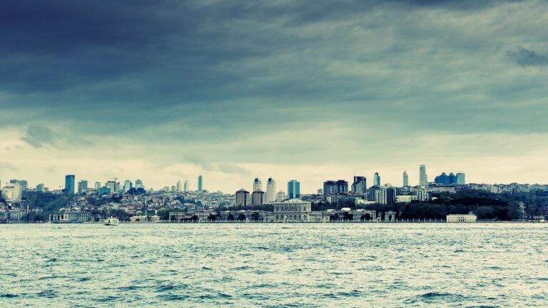 Buildings With an Ocean View: Design Features That Maximize Scenery