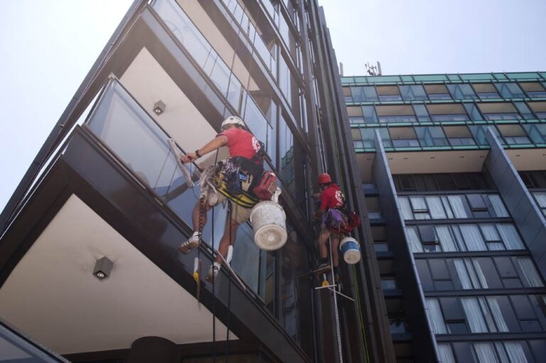 High-Rise Window Cleaners: How Tall Buildings Are Washed Safely