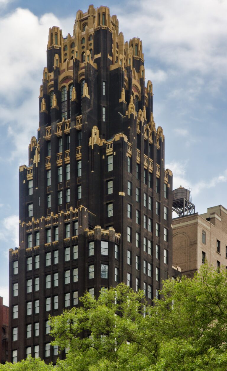 New York Art Deco Buildings: Iconic Towers and Hidden Gems