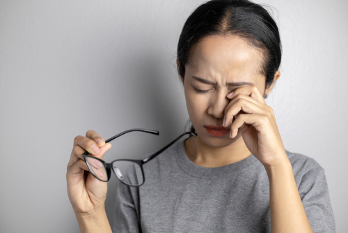 What Do You Do If You Scratch Your Eye? First Aid and When to See a Doctor
