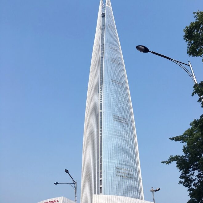 Largest Buildings in the World by Square Footage: Top 10 List