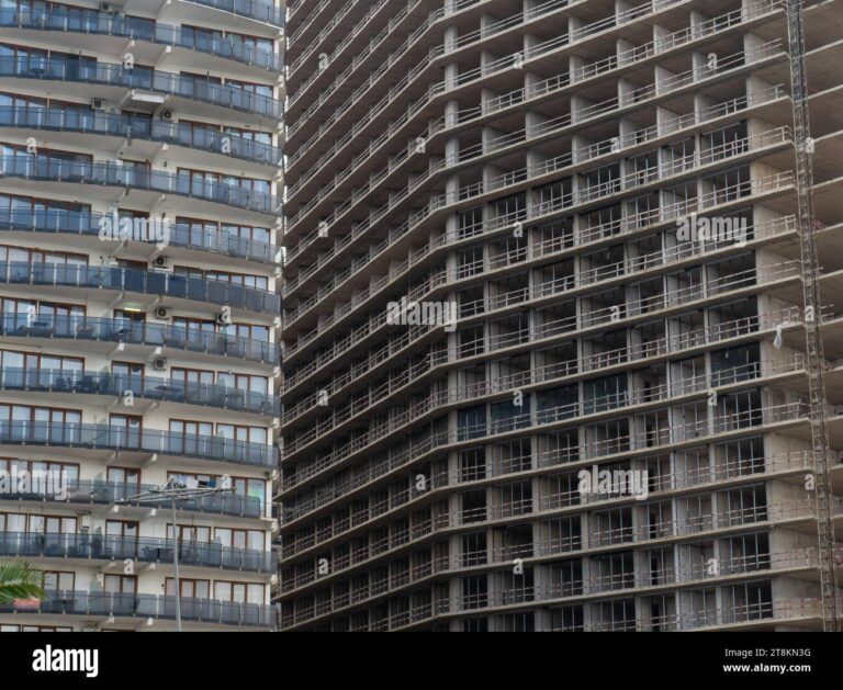 History of Buildings in Chicago: From Steel Frames to Skyscrapers