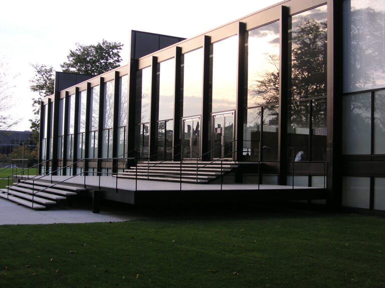 Mies van der Rohe Famous Buildings: Minimalist Architecture Icons