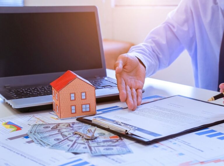 What Do Insurance Adjusters Do? Claims Process Explained Simply