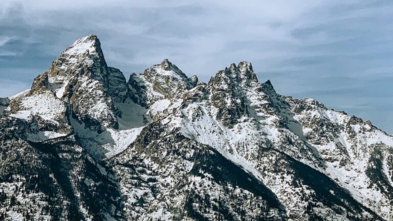 Mount Everest Compared to Buildings: Visual Height Comparisons