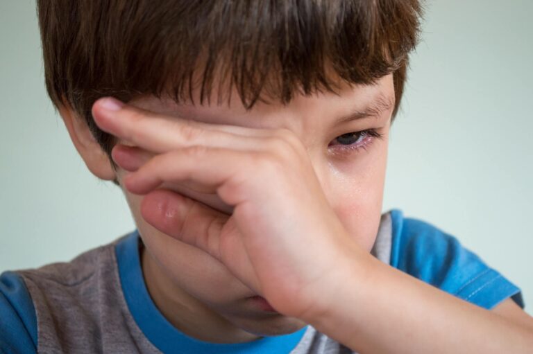 I Scratched My Eye — What Do I Do? Immediate Care and Warning Signs