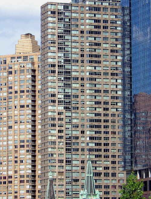 Hell’s Kitchen Apartment Buildings: Rent Prices and Building Types