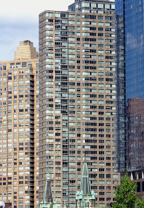 Hell’s Kitchen Apartment Buildings: Rent Prices and Building Types