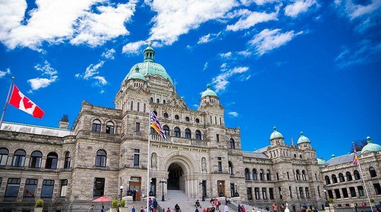 British Columbia Parliament Buildings: Best Photo Spots and Visiting Tips