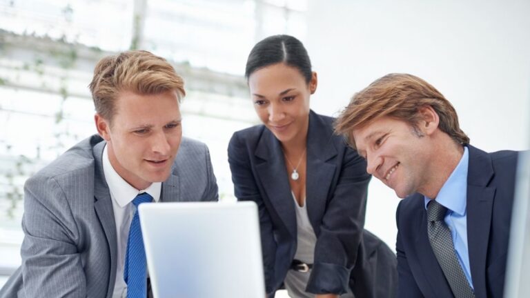 Do Employers Have to Provide Healthcare for Full-Time Workers?