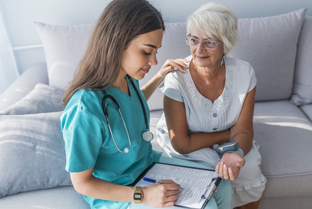 Does UnitedHealthcare Medicare Include Home Health Aides?