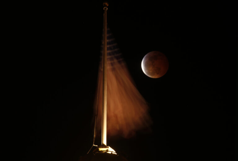 What Time Is the Lunar Eclipse in Southern California Tonight?