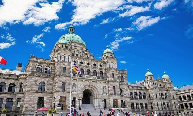 British Columbia Parliament Buildings: Best Photo Spots and Visiting Tips