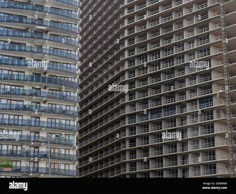 History of Buildings in Chicago: From Steel Frames to Skyscrapers