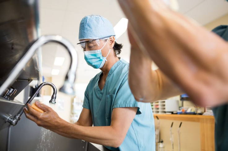 How Long Should Healthcare Providers Wash Their Hands?